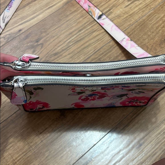 BNWOT Guess watercolour Floral print Crossbody Bag - Picture 7 of 8